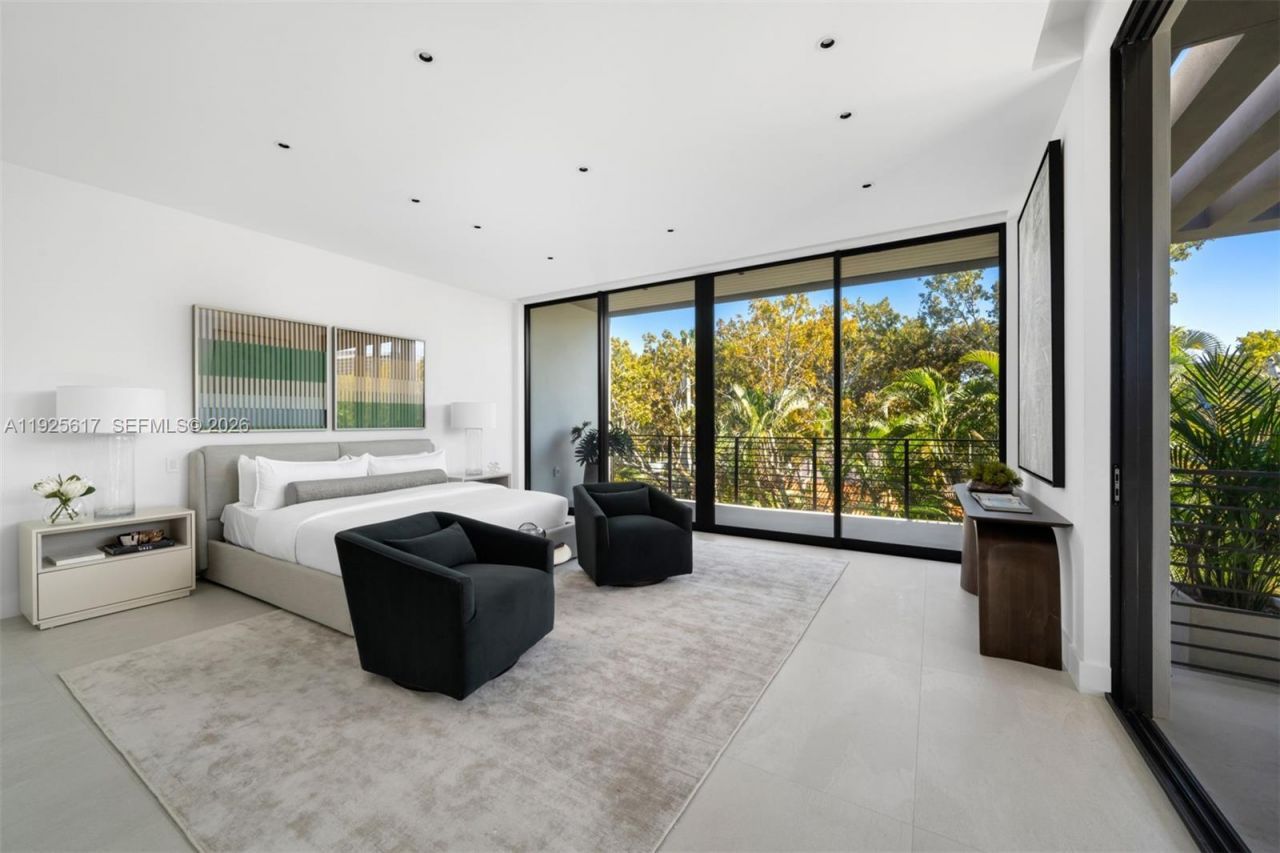 3551 Crystal Ct, Miami, FL 33133 Photo