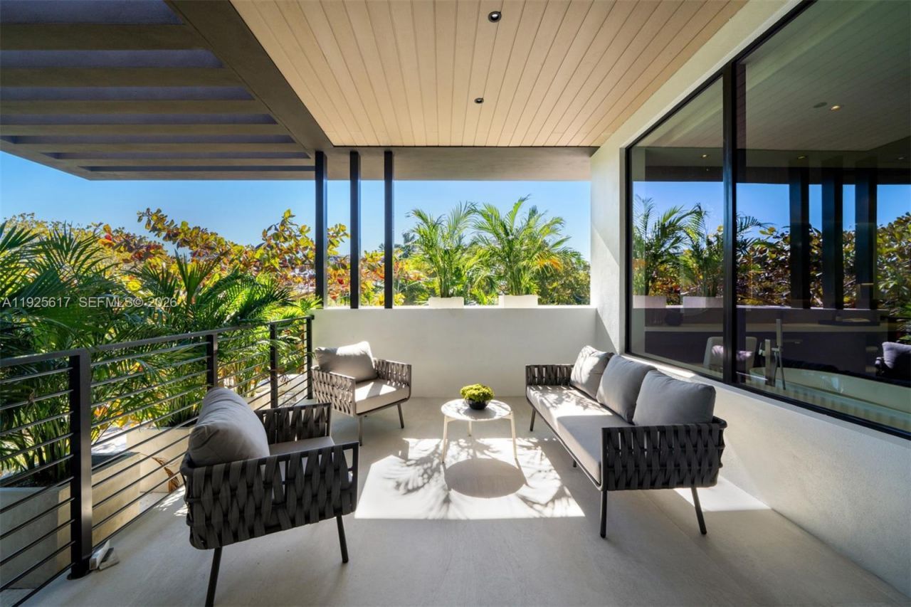 3551 Crystal Ct, Miami, FL 33133 Photo