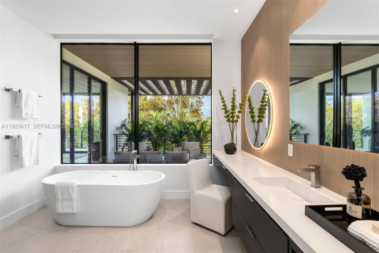 3551 Crystal Ct, Miami, FL 33133 Photo