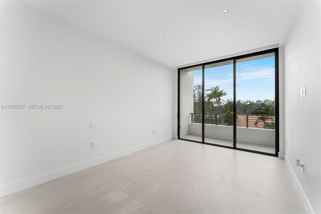 3551 Crystal Ct, Miami, FL 33133 Photo