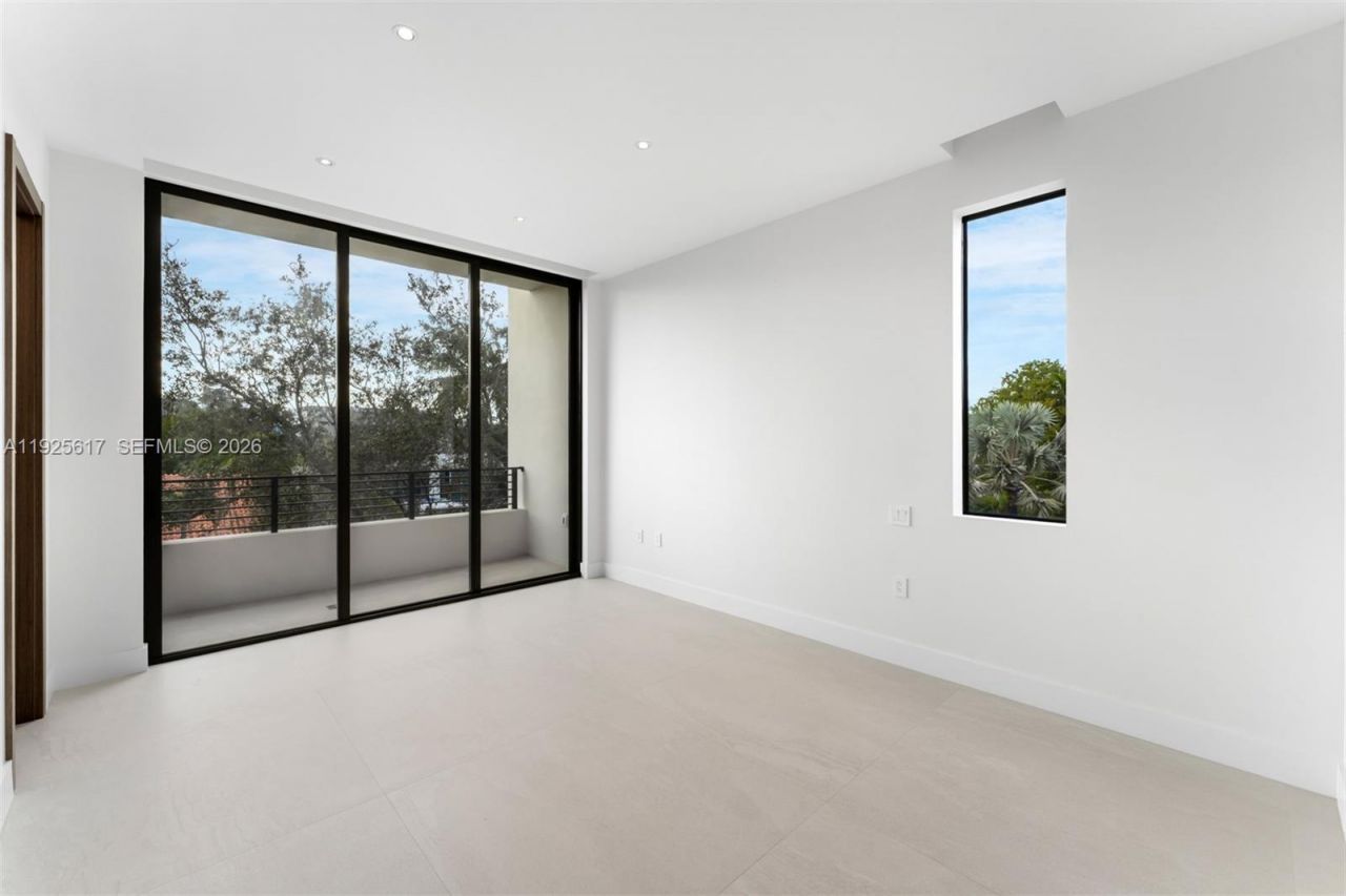 3551 Crystal Ct, Miami, FL 33133 Photo