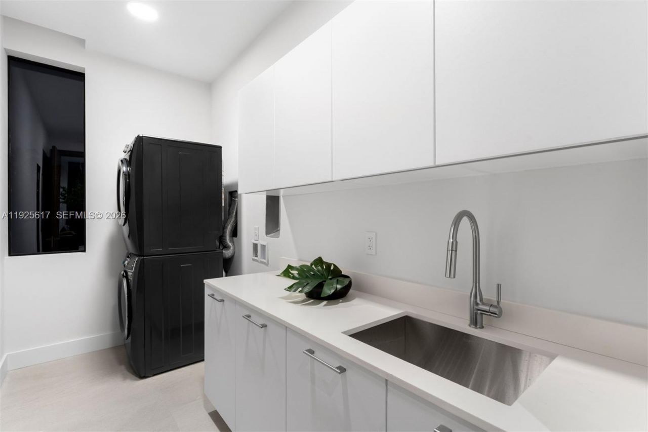 3551 Crystal Ct, Miami, FL 33133 Photo