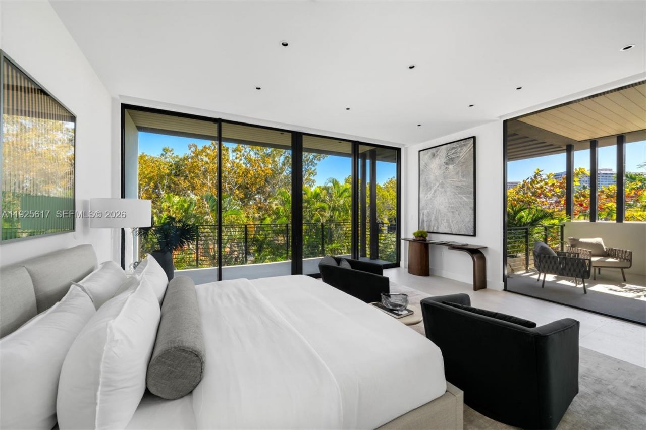 3551 Crystal Ct, Miami, FL 33133 Photo