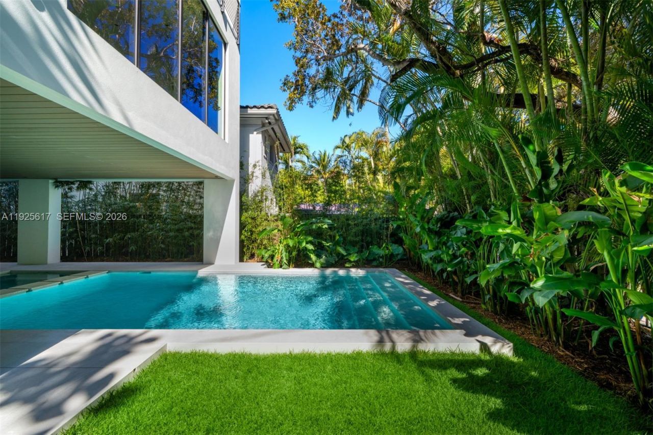 3551 Crystal Ct, Miami, FL 33133 Photo