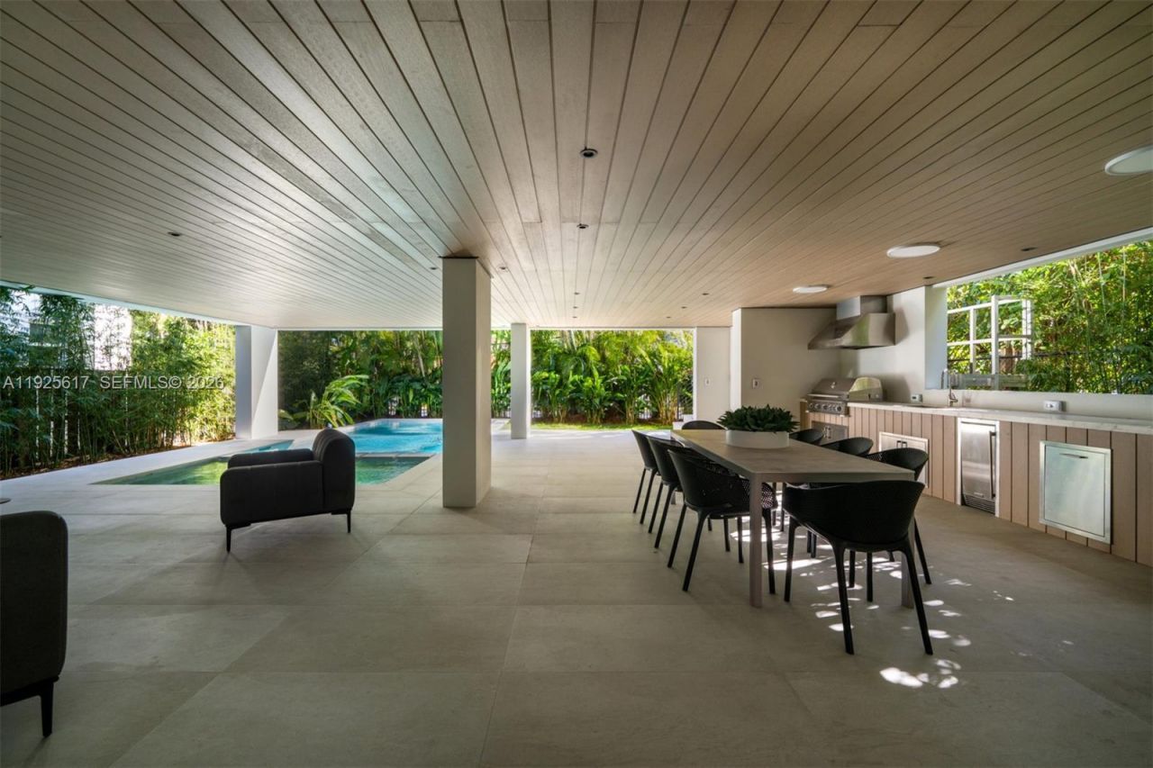 3551 Crystal Ct, Miami, FL 33133 Photo