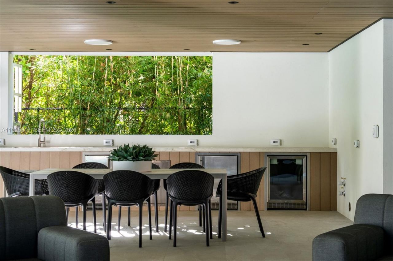 3551 Crystal Ct, Miami, FL 33133 Photo