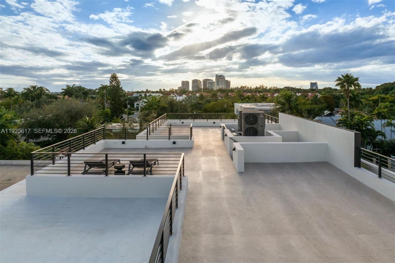 3551 Crystal Ct, Miami, FL 33133 Photo