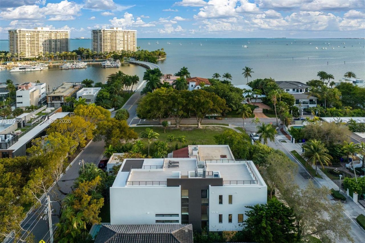 3551 Crystal Ct, Miami, FL 33133 Photo