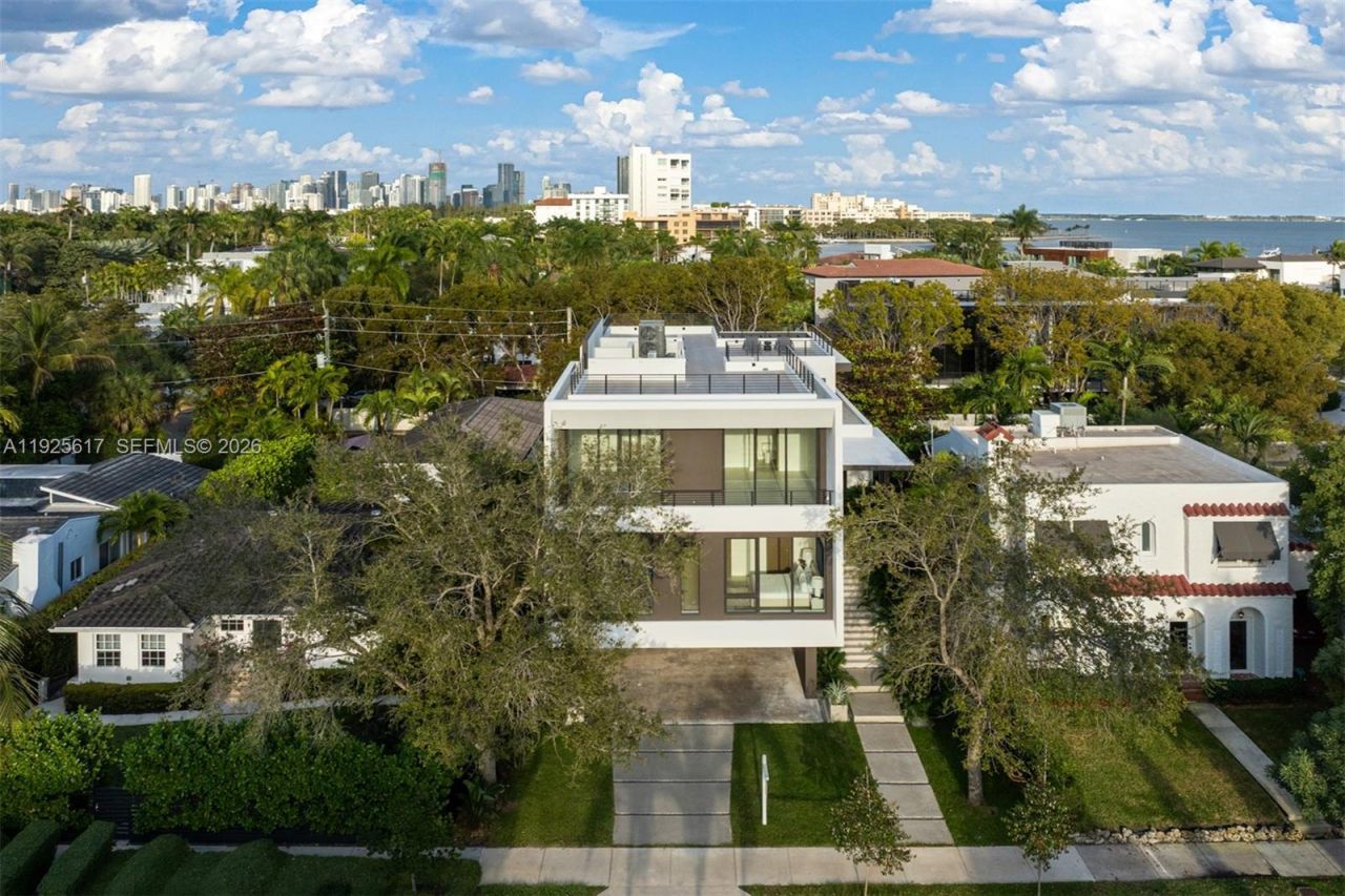 3551 Crystal Ct, Miami, FL 33133 Photo