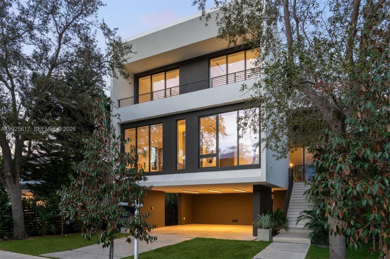 3551 Crystal Ct, Miami, FL 33133 Photo