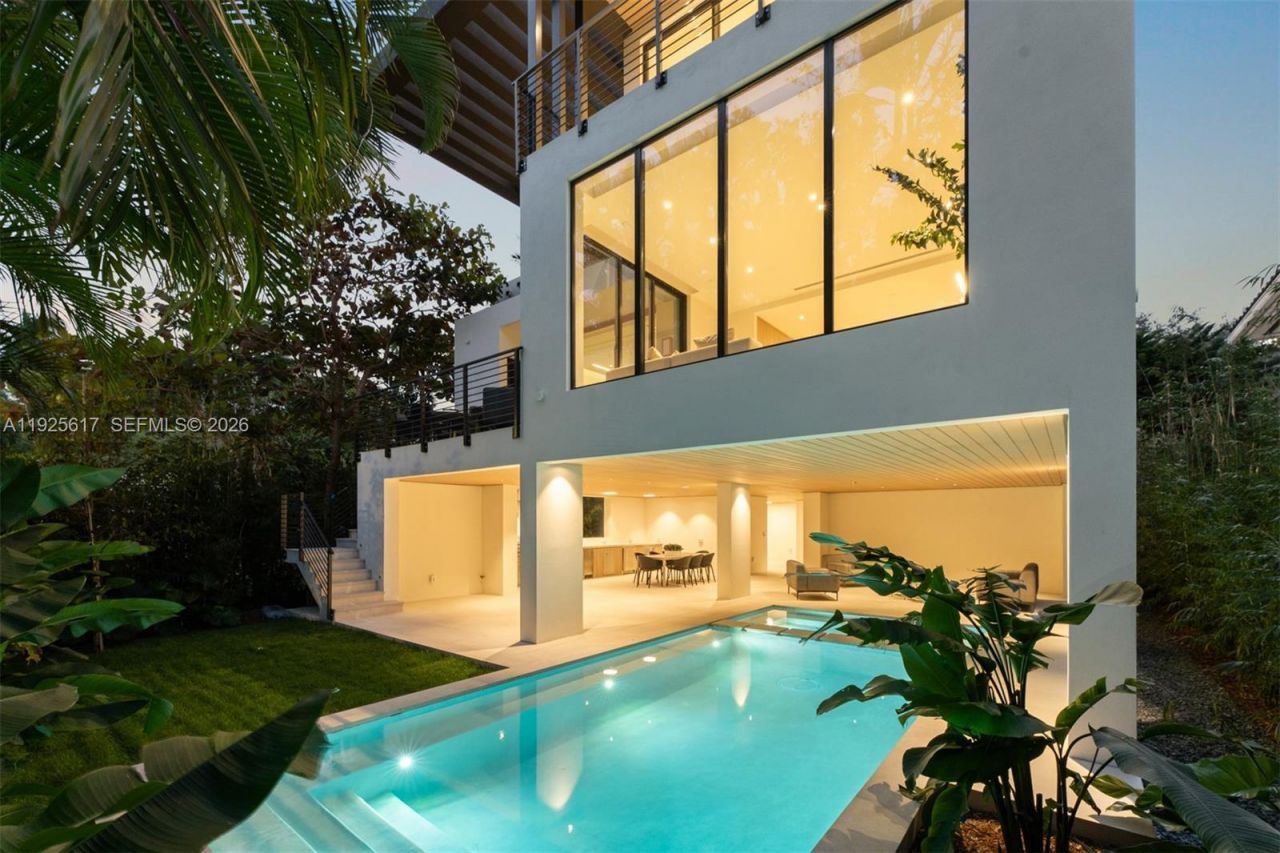 3551 Crystal Ct, Miami, FL 33133 Photo