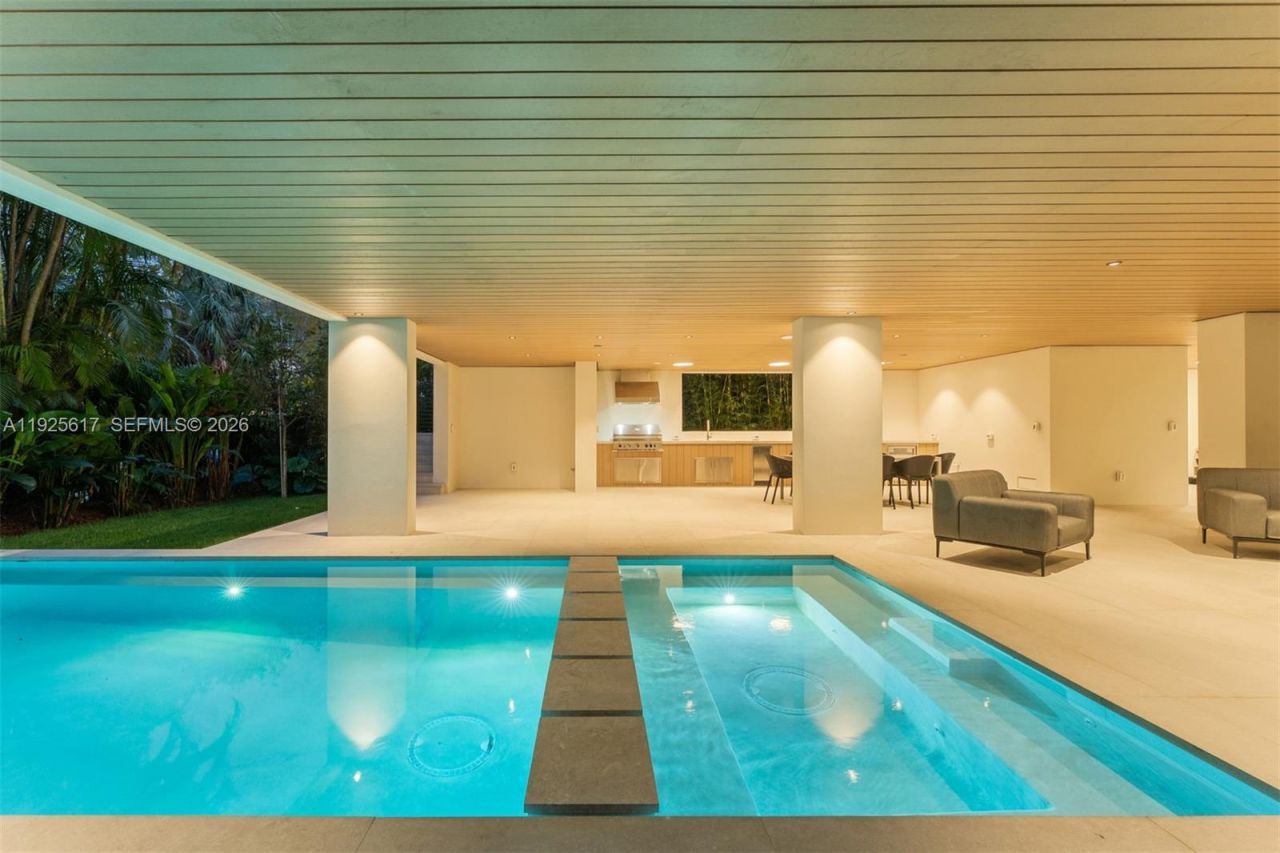 3551 Crystal Ct, Miami, FL 33133 Photo