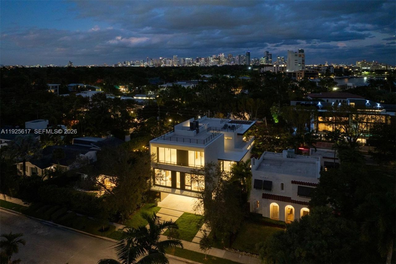 3551 Crystal Ct, Miami, FL 33133 Photo