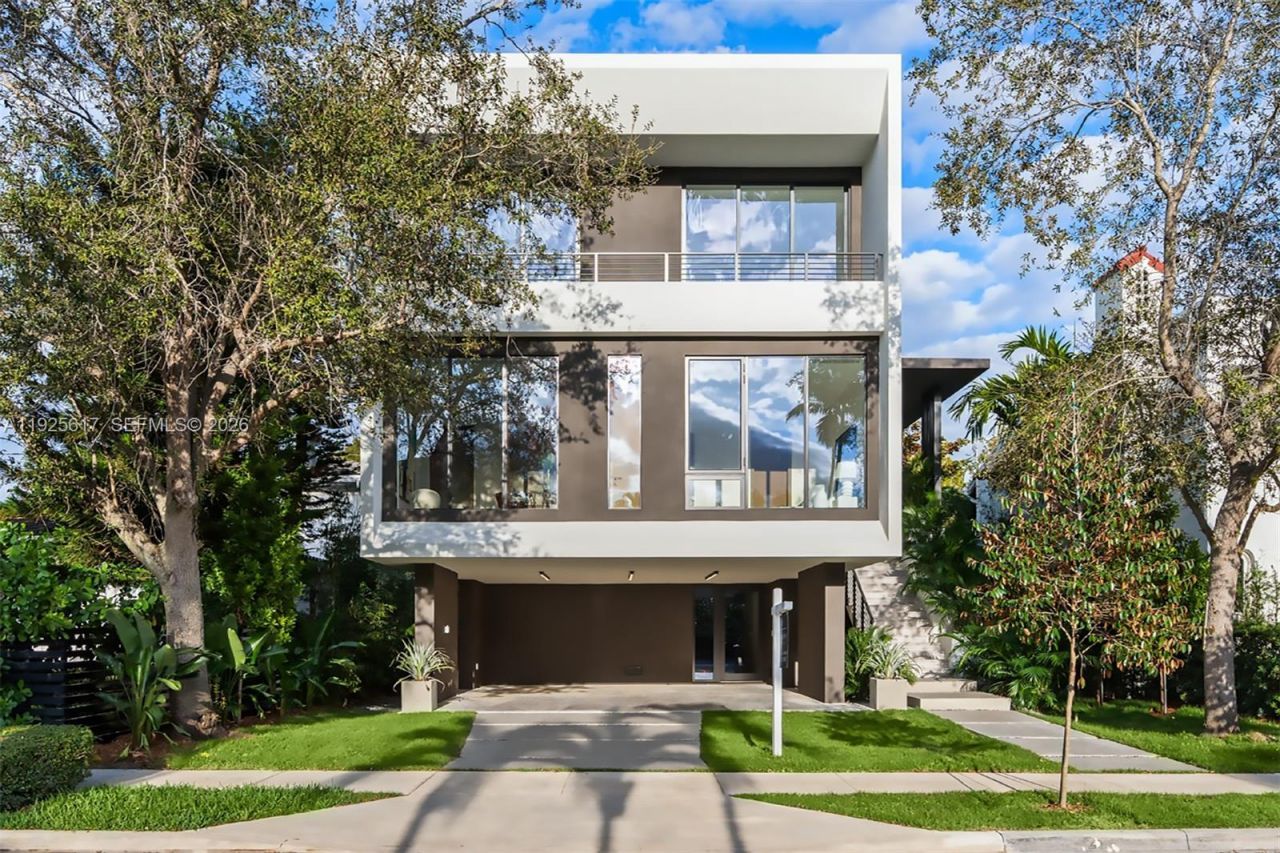 3551 Crystal Ct, Miami, FL 33133 Photo