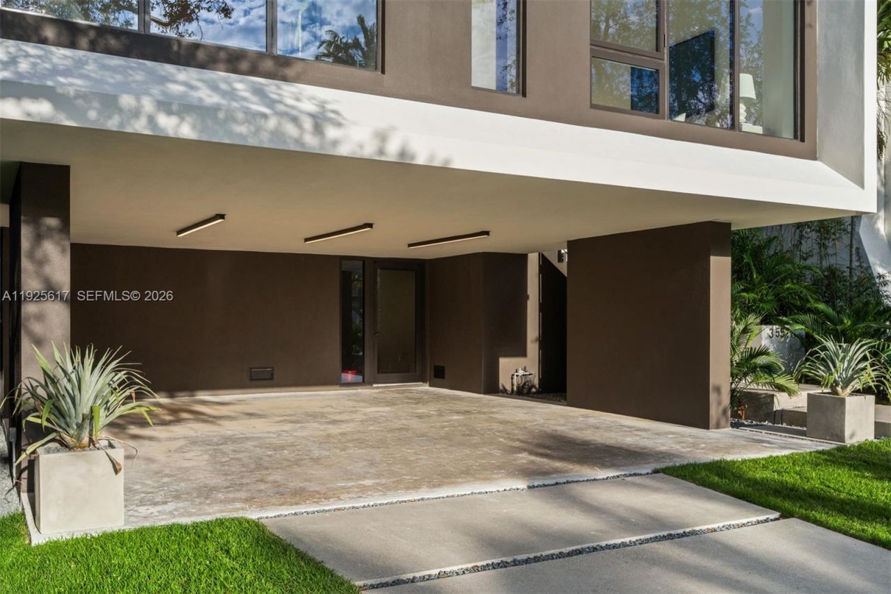 3551 Crystal Ct, Miami, FL 33133 Photo