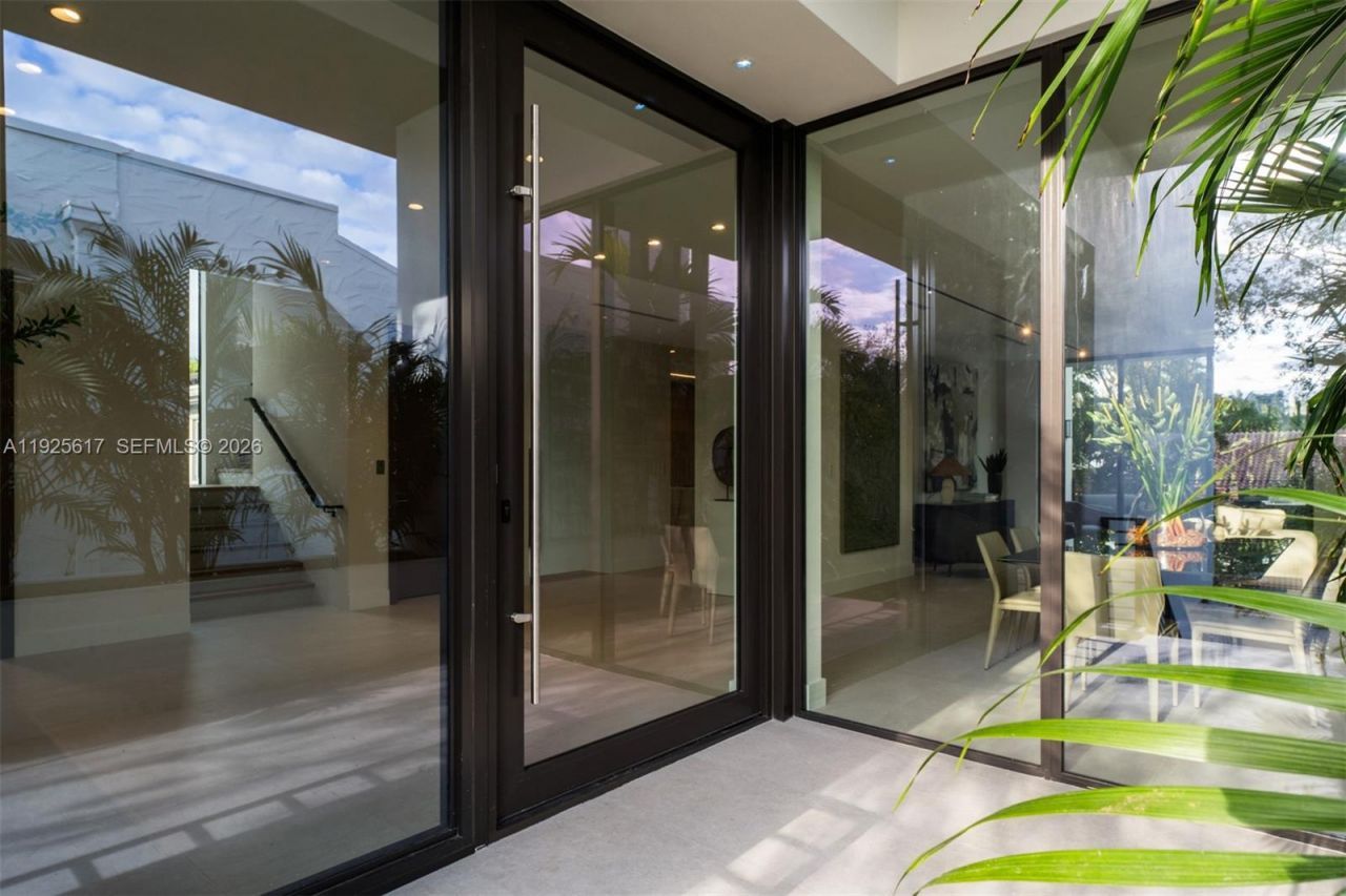 3551 Crystal Ct, Miami, FL 33133 Photo