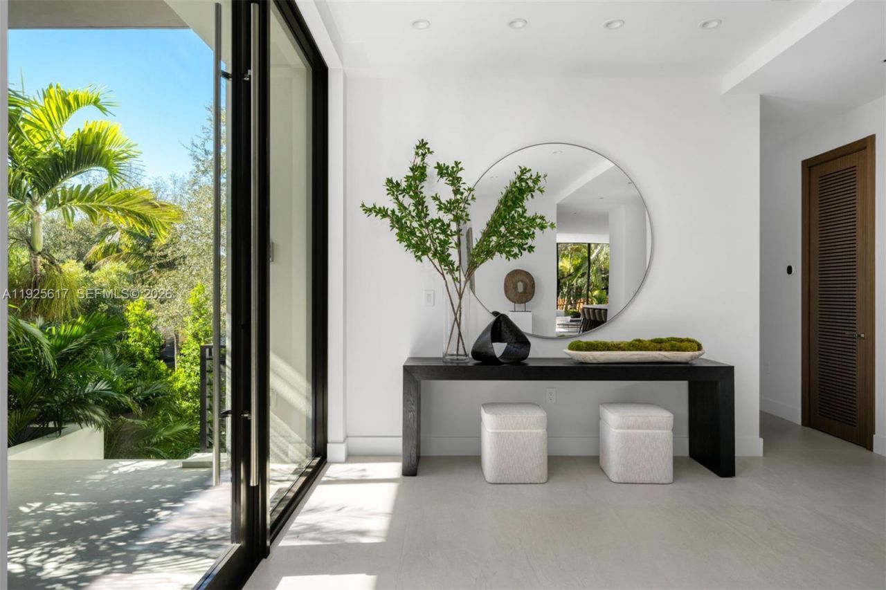 3551 Crystal Ct, Miami, FL 33133 Photo