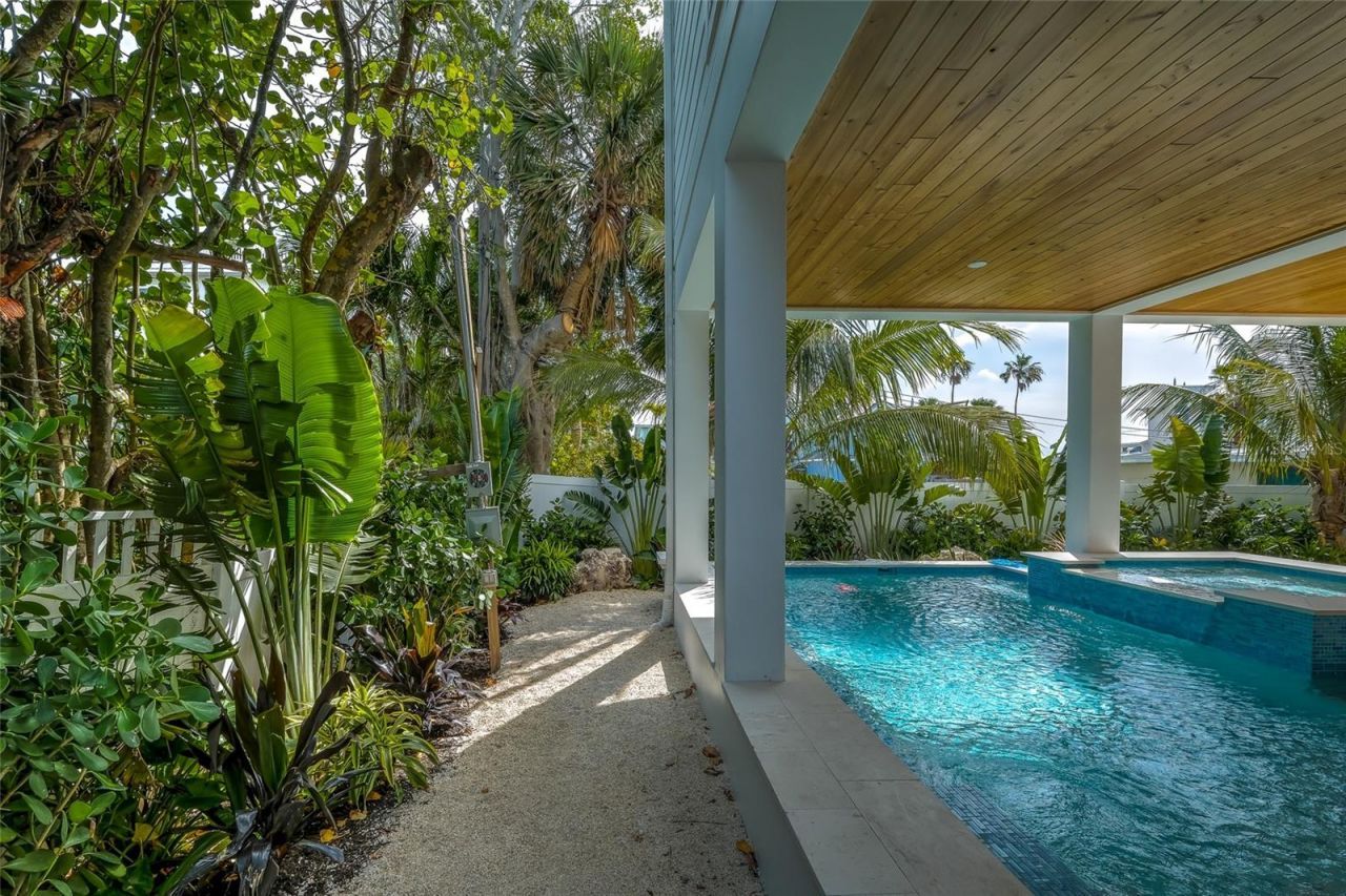 106 S 11th, Bradenton Beach, FL 34217 Photo