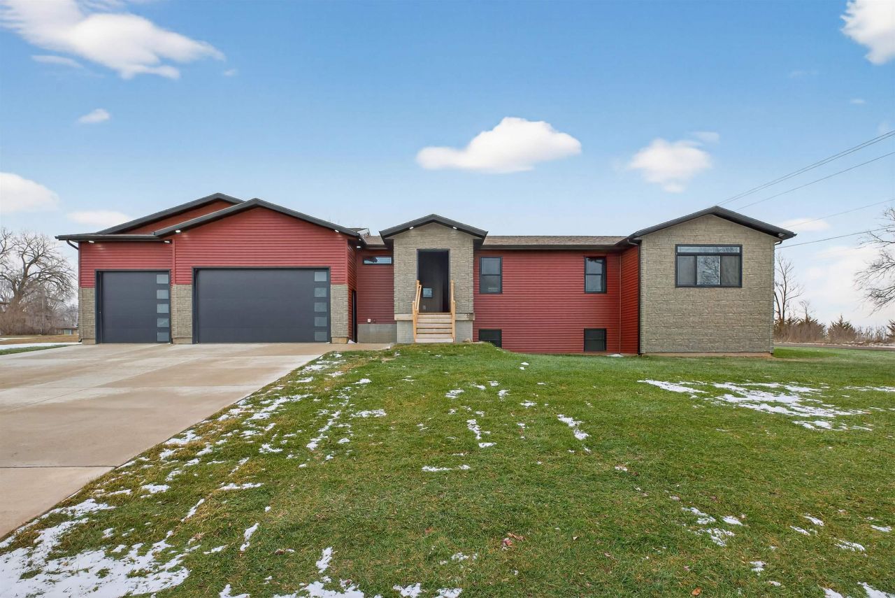 108 Ogden Avenue, Waterloo, IA 50707 Main Photo