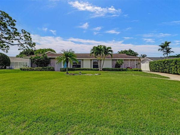 4104 Larch Ave, Palm Beach Gardens, FL 33418