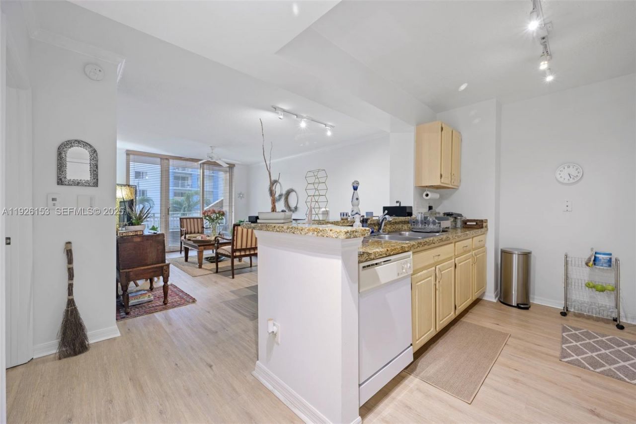 2665 SW 37th Ave, Unit 202, Miami, FL 33133 Photo