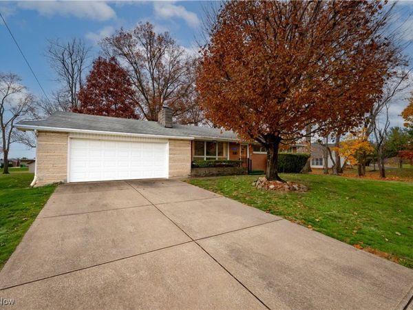 1035 Lois Avenue NW, North Canton, OH 44720