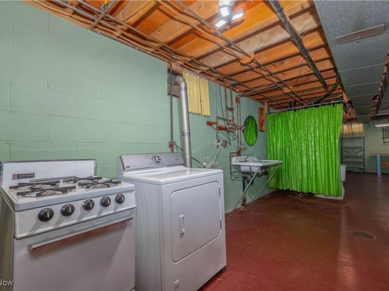 1035 Lois Avenue NW, North Canton, OH 44720 Photo 12