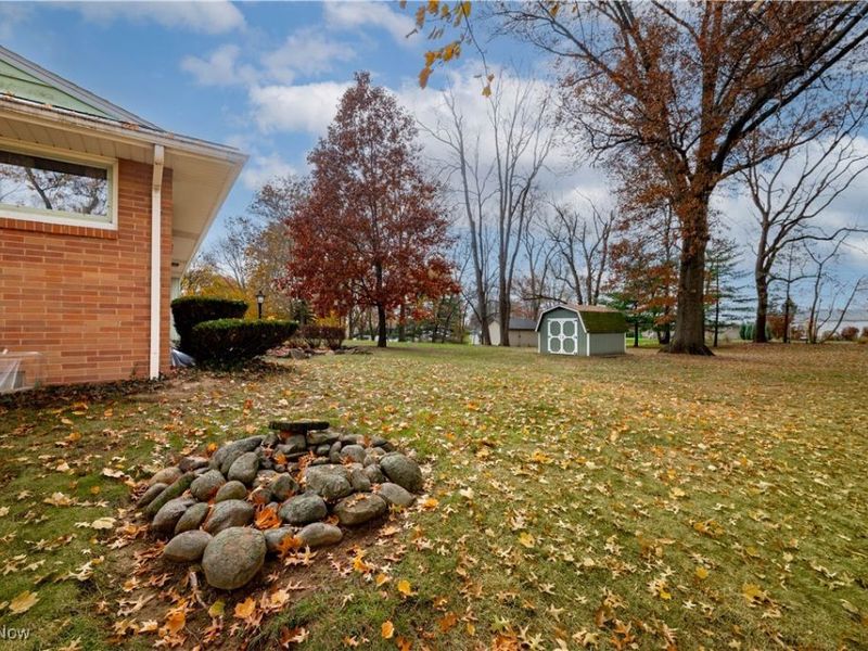 1035 Lois Avenue NW, North Canton, OH 44720 Photo 17