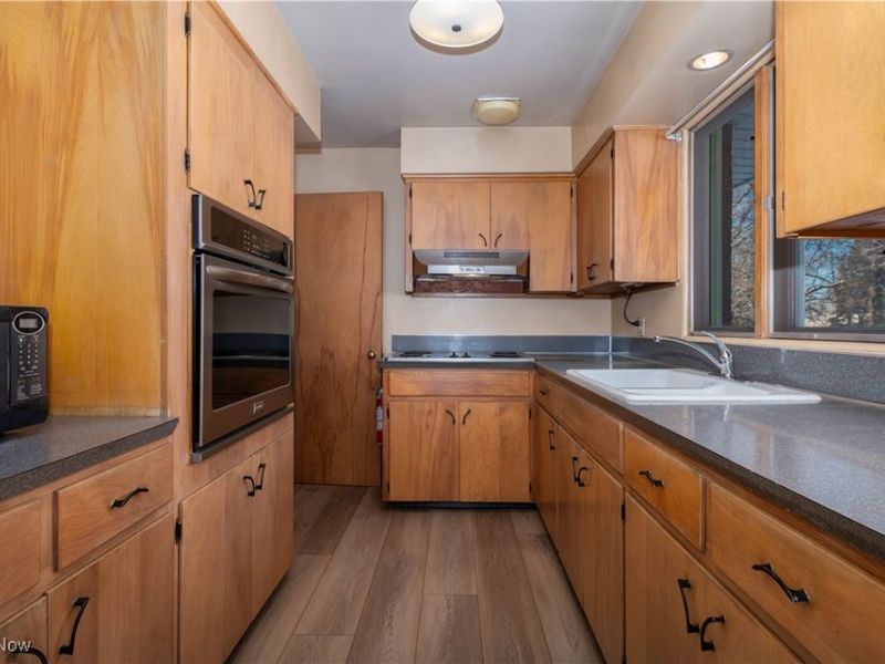 1035 Lois Avenue NW, North Canton, OH 44720 Photo 5