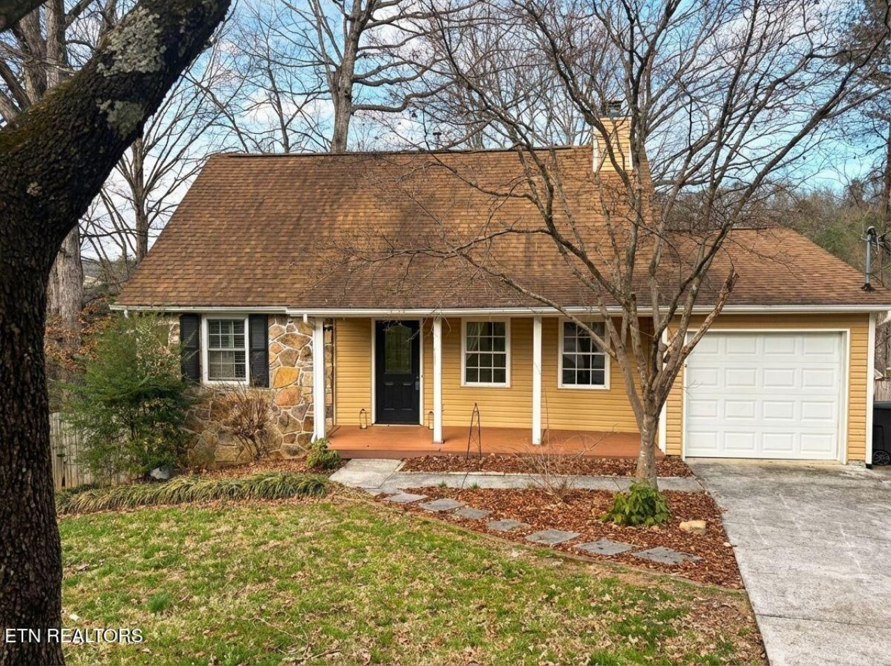 805 Tree Trunk Rd, Knoxville, TN 37934 Main Photo