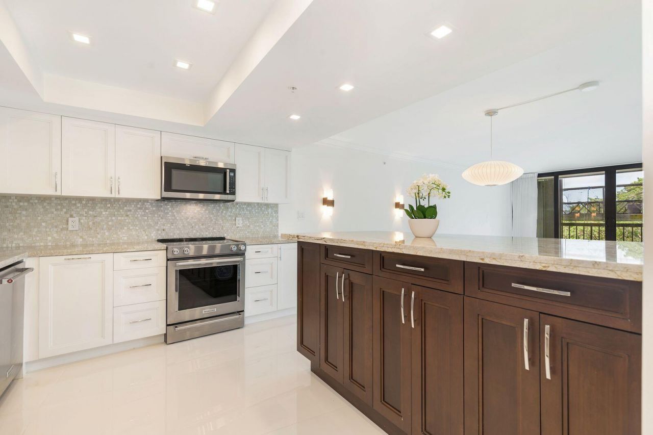 2450 Presidential Way, Unit 505, West Palm Beach, FL 33401 Photo