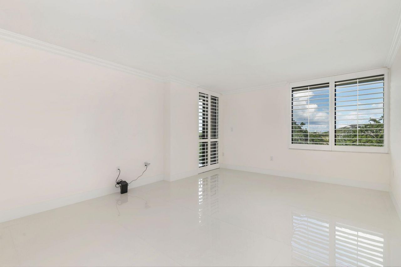 2450 Presidential Way, Unit 505, West Palm Beach, FL 33401 Photo