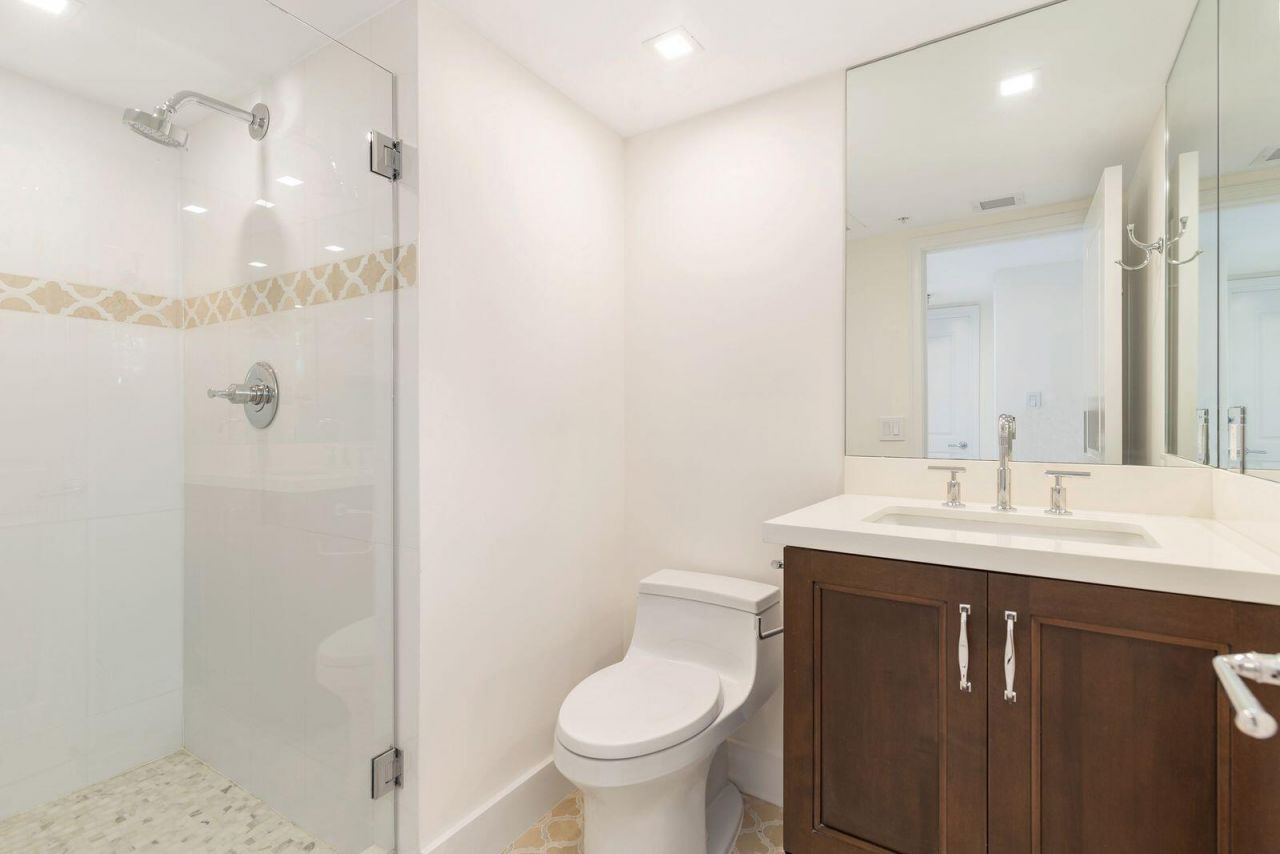 2450 Presidential Way, Unit 505, West Palm Beach, FL 33401 Photo