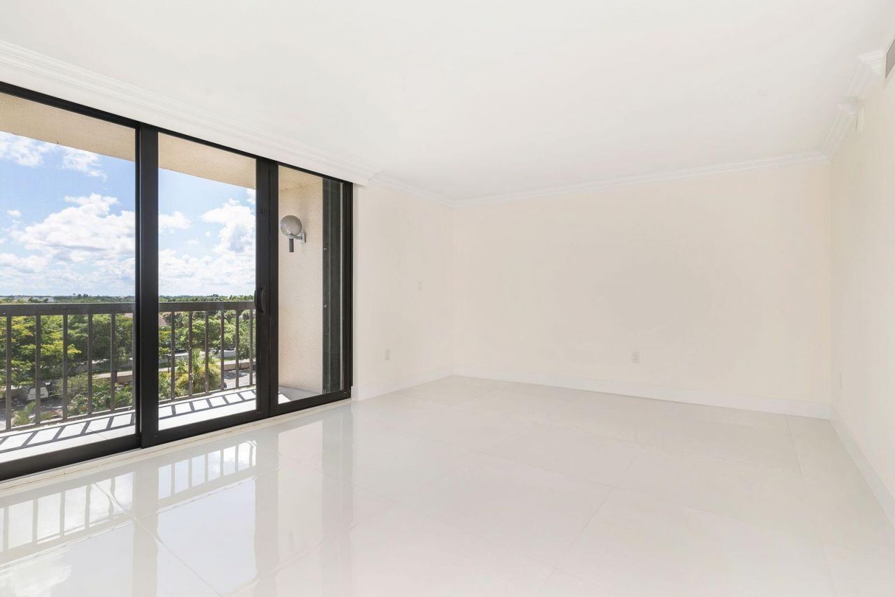 2450 Presidential Way, Unit 505, West Palm Beach, FL 33401 Photo