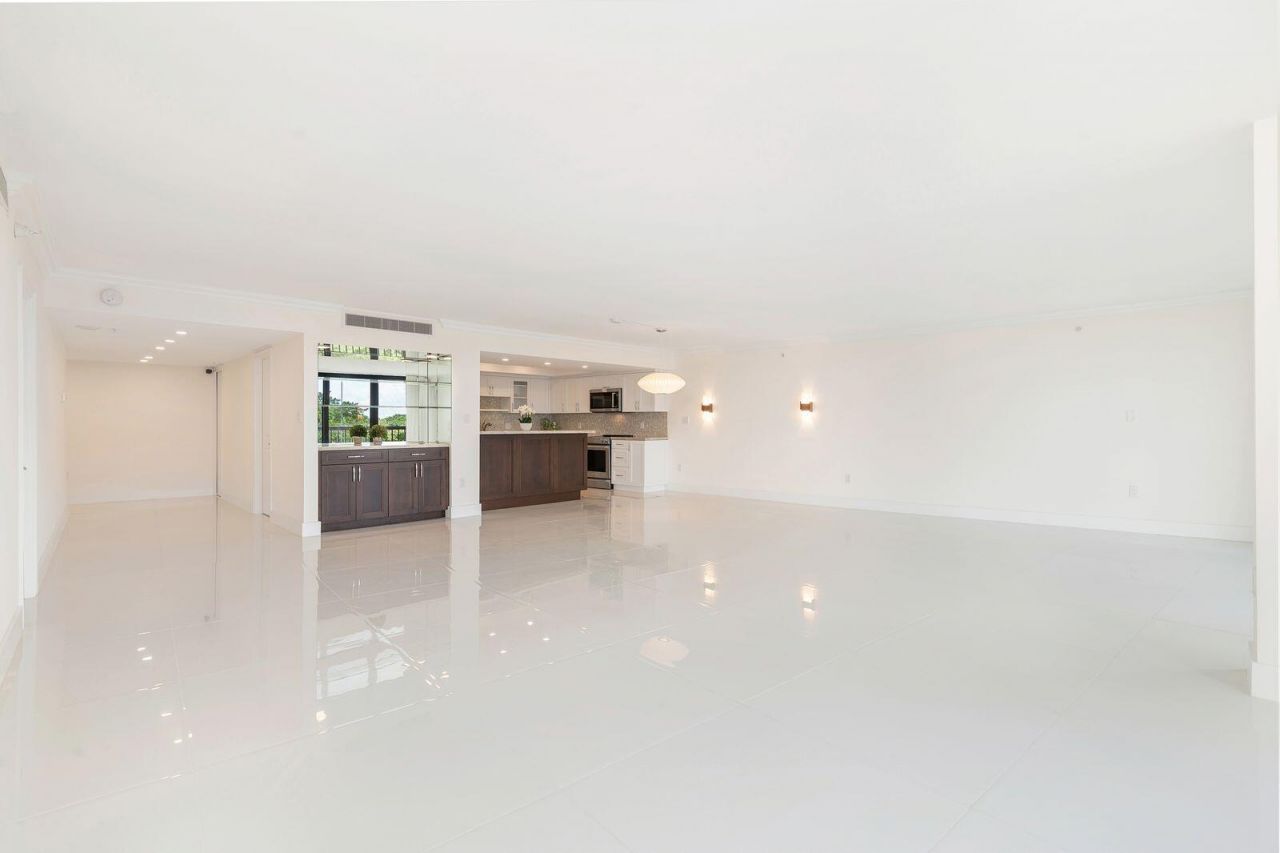 2450 Presidential Way, Unit 505, West Palm Beach, FL 33401 Photo