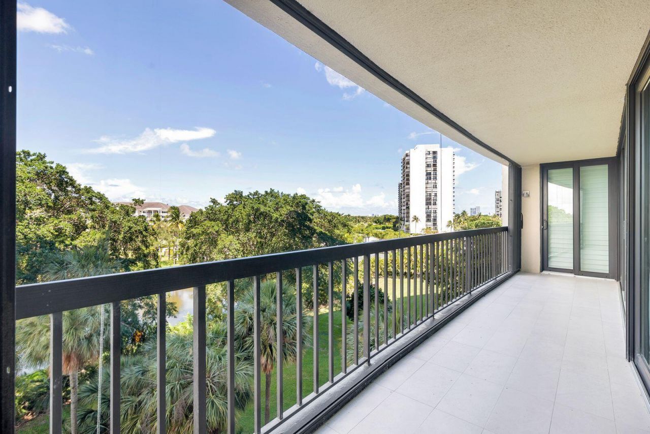 2450 Presidential Way, Unit 505, West Palm Beach, FL 33401 Photo