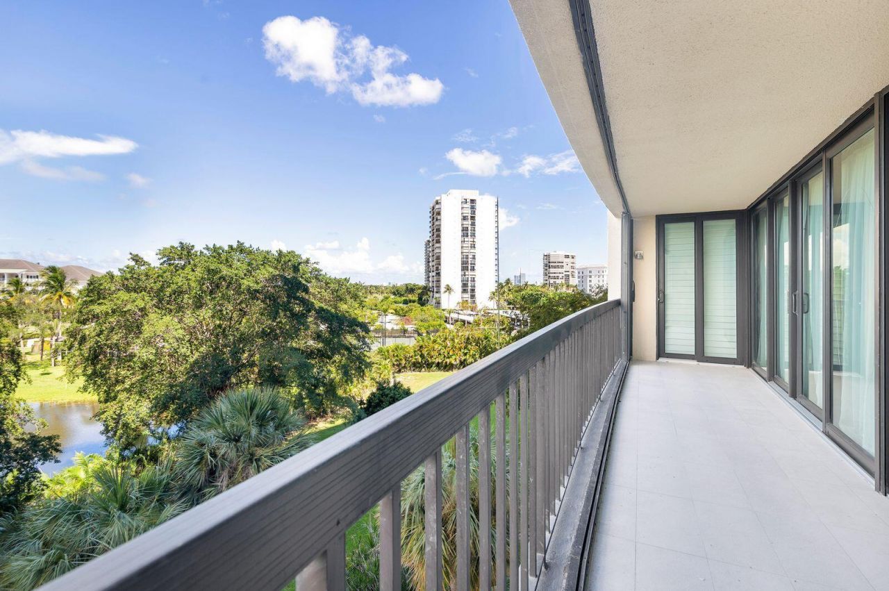 2450 Presidential Way, Unit 505, West Palm Beach, FL 33401 Photo