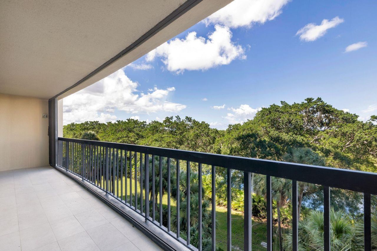 2450 Presidential Way, Unit 505, West Palm Beach, FL 33401 Photo