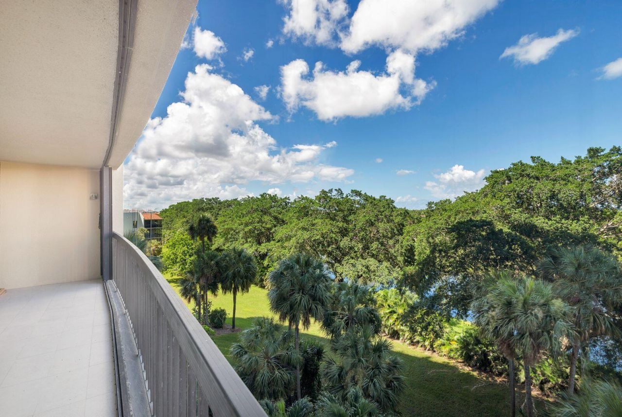 2450 Presidential Way, Unit 505, West Palm Beach, FL 33401 Photo