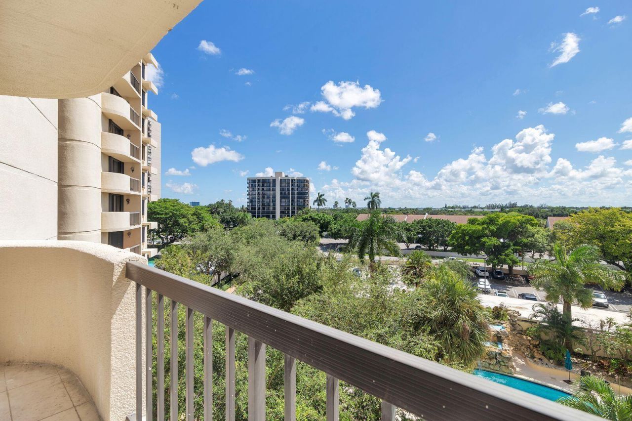 2450 Presidential Way, Unit 505, West Palm Beach, FL 33401 Photo
