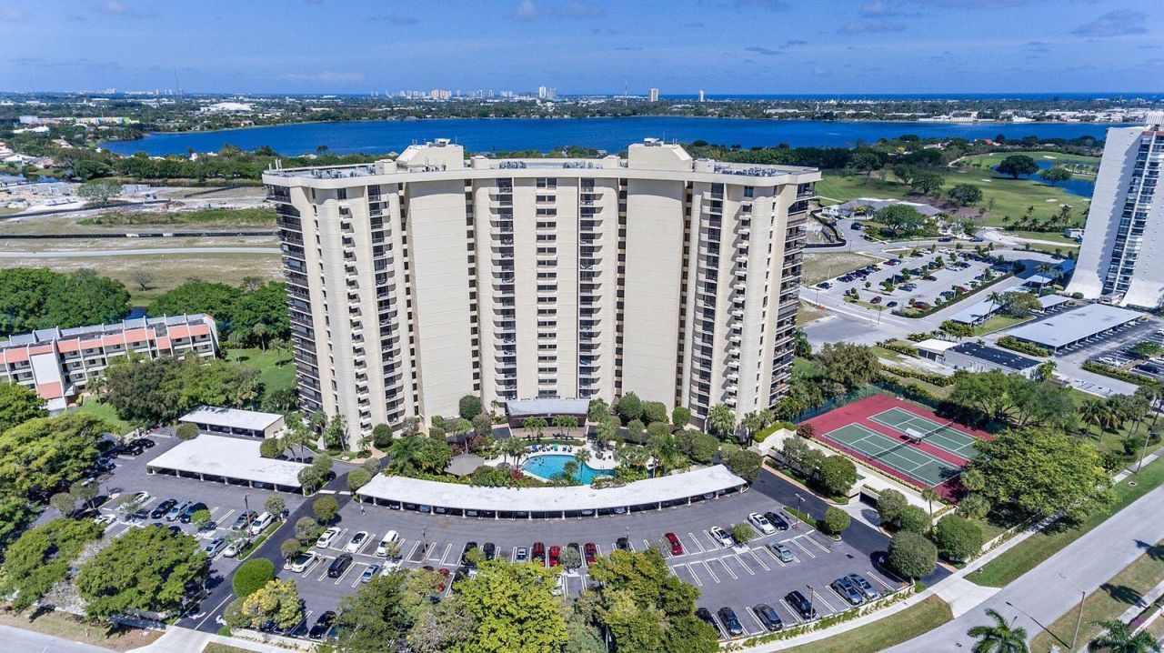2450 Presidential Way, Unit 505, West Palm Beach, FL 33401 Photo
