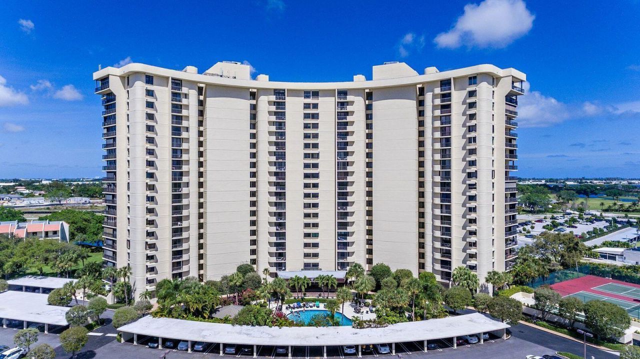 2450 Presidential Way, Unit 505, West Palm Beach, FL 33401 Photo