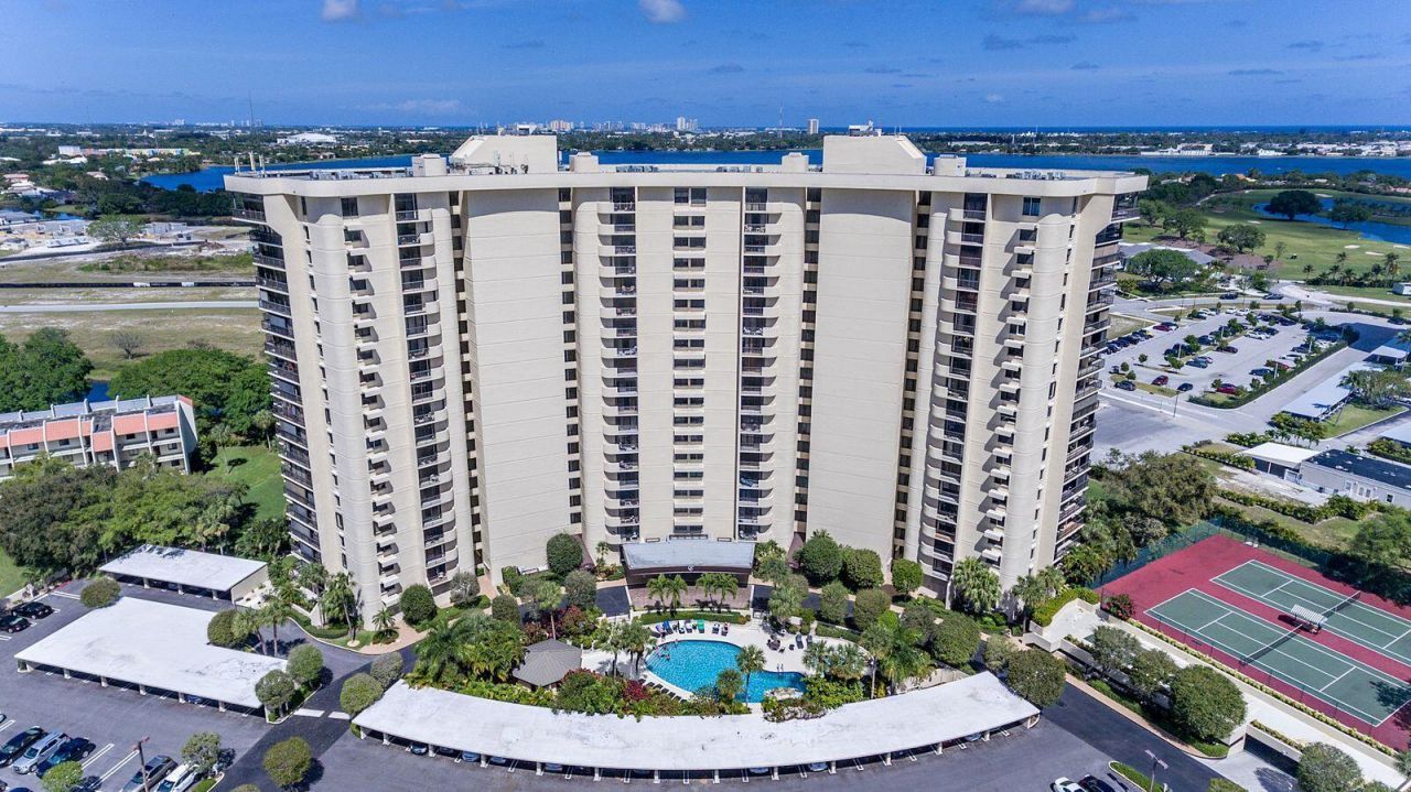 2450 Presidential Way, Unit 505, West Palm Beach, FL 33401 Photo