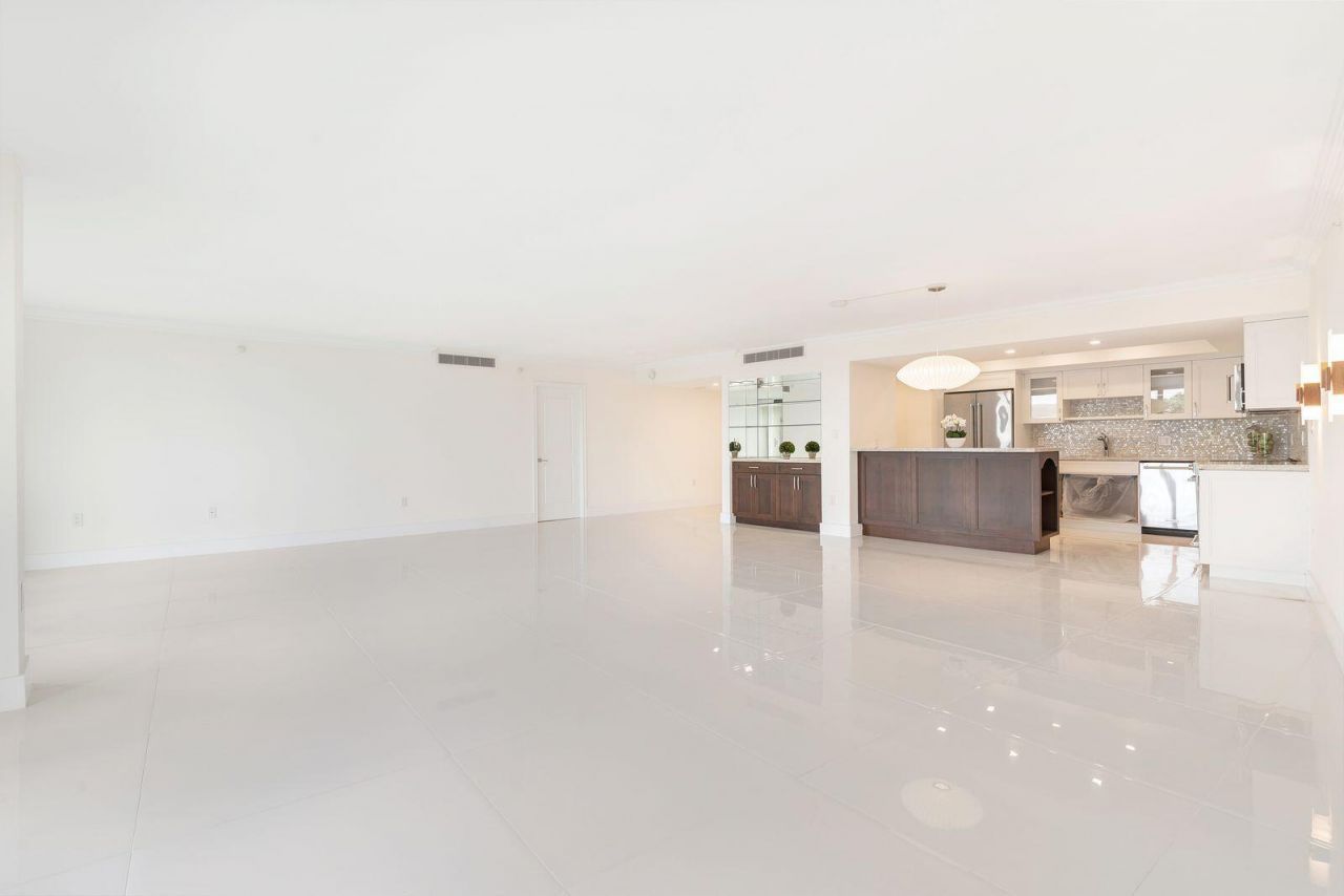 2450 Presidential Way, Unit 505, West Palm Beach, FL 33401 Photo