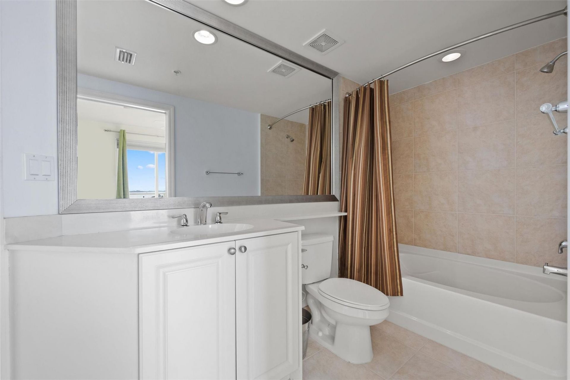 675 NW Flagler Ave, Unit 303, Stuart, FL 34994 Photo