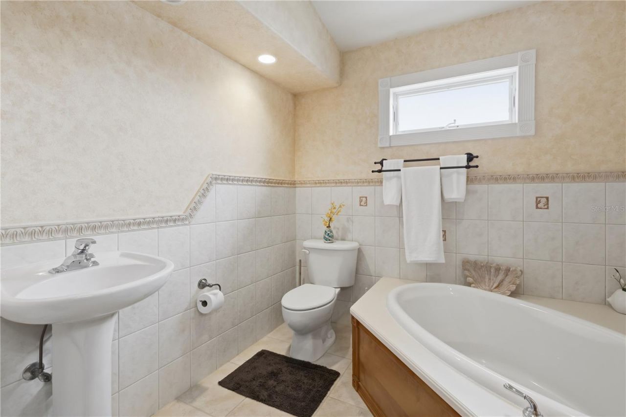 5390 Gulf Drive, Holmes Beach, FL 34217 Photo