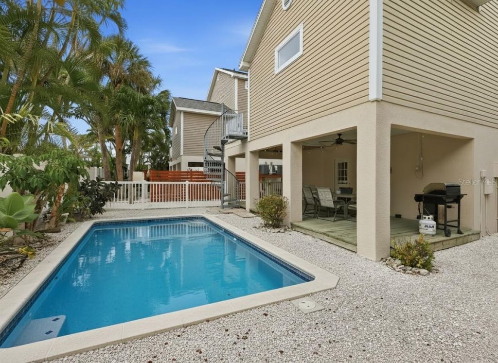 5390 Gulf Drive, Holmes Beach, FL 34217 Photo