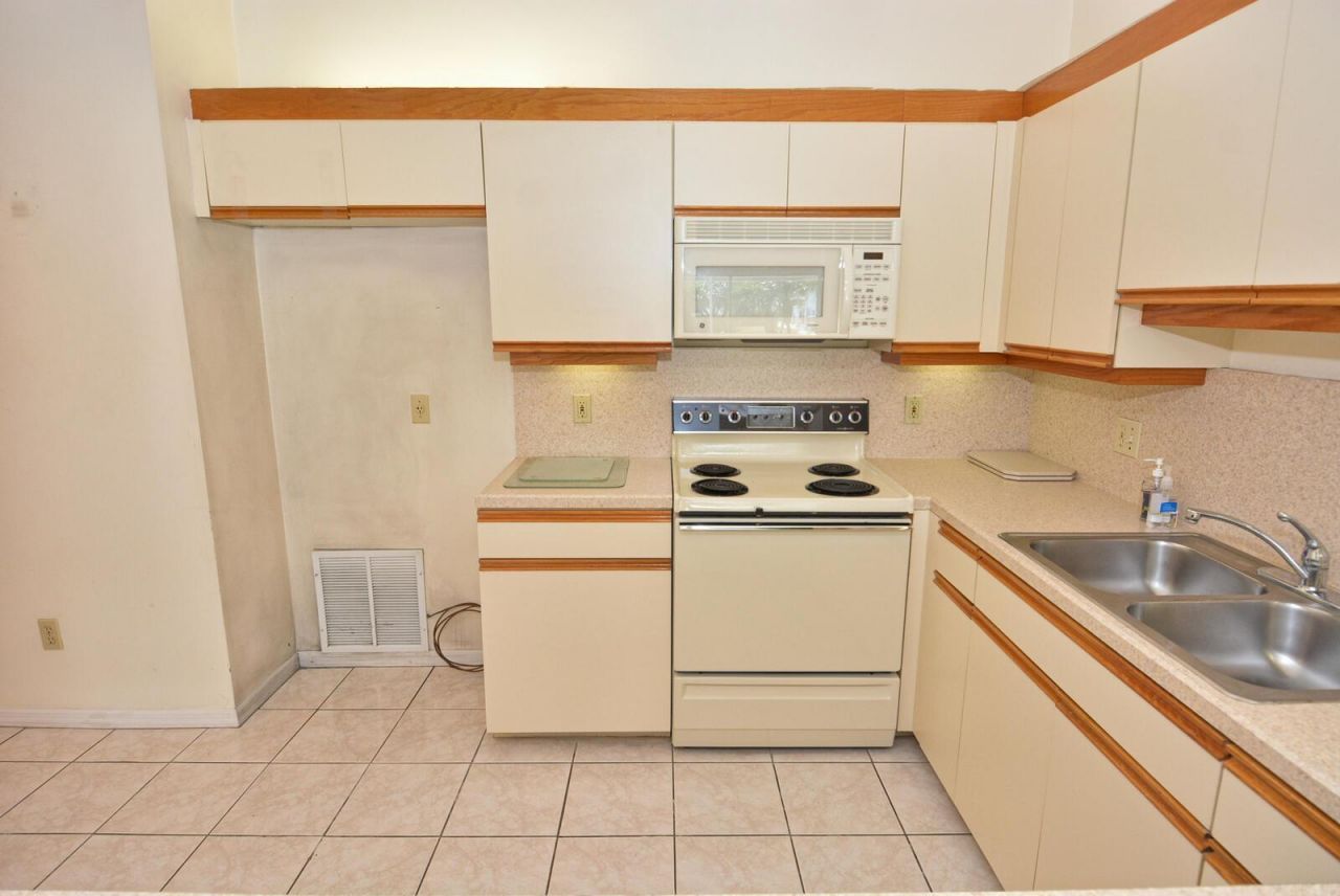 2544 SE Tropical East Circle E, Port Saint Lucie, FL 34952 Photo