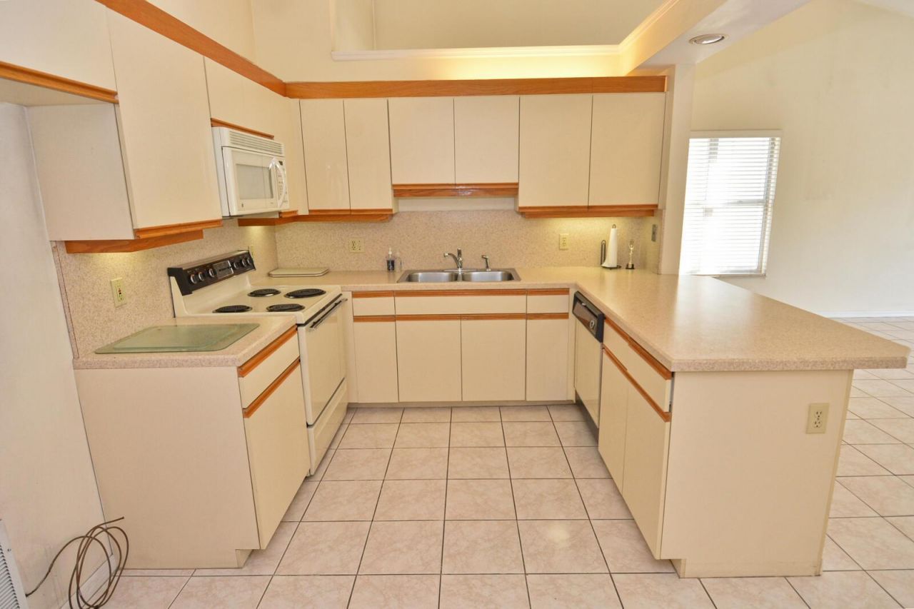 2544 SE Tropical East Circle E, Port Saint Lucie, FL 34952 Photo