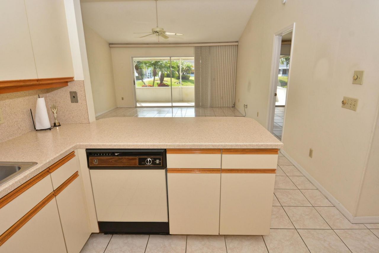 2544 SE Tropical East Circle E, Port Saint Lucie, FL 34952 Photo